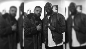 März 2019: Drake scheint in den Staaten nicht mehr allzu viele Sportler für Fotos gewinnen zu können. Folgerichtig besucht der Rapper Europa und lässt sich mit Stars wie Romelu Lukaku, der prompt mit Manchester United gegen die Wolves verlor, ablichten.