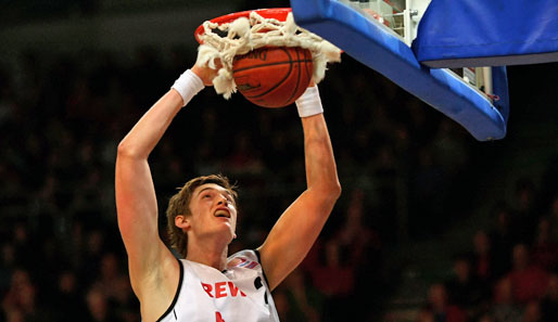 Tibor Pleiß gewann mit den Brose Baskets in der vergangenen Saison Meisterschaft und Pokal