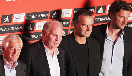 Die Bayern-Macher: Sportdirektor Marko Pesic (r.) mit Dirk Bauermann, Uli Hoeneß und Bernd Rauch