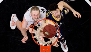 Jannik Freese (r.) verstärkt die EWE Baskets Oldenburg