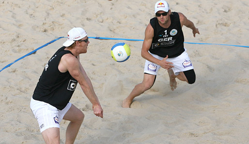 Jonas Reckermann (l.) und Julius Brink wurden 2009 Beachvolleyball-Weltmeister