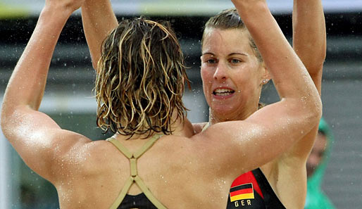 Sara Goller (r.) und Laura Ludwig stehen in Klagenfurt im Halbfinale