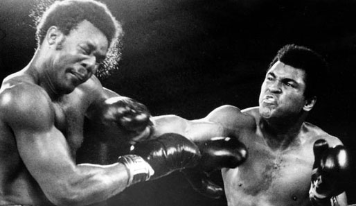 Legendär: Ali (r.) beim berühmten "Rumble in the Jungle" gegen Foreman in Kinshasa/Zaire