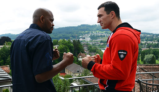 Pflichtherausforderer Tony Thompson (l.) trifft am 7. Juli auf Weltmeister Wladimir Klitschko