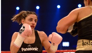 Susi Kentikian (l.) wird am 7. Dezember ihren WBA-Titel im Fliegengewicht verteidigen