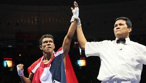 Juan Carlos Payano (l.) gewann den WBA-Titelkampf nach Punkten