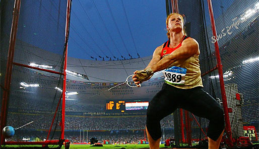 Bei Olympia in Peking war Betty Heidler nach Rang neun enttäuscht, jetzt ist sie wieder oben auf