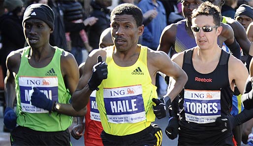 Nach dem Marathon in New York war Haile Gebrselassie (M.) zurückgetreten