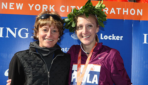 Die neunmalige Siegerin Grete Waitz (l.) wurde in die Hall of Fame des NY-Marathons aufgenommen