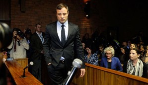 Oscar Pistorius steht weges des Verdachtes auf Mord vor dem Gericht