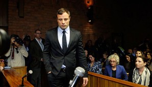 Oscar Pistorius wird vorgewofen, seine Freundin vorsätzlich erschossen zu haben - was er bestreitet