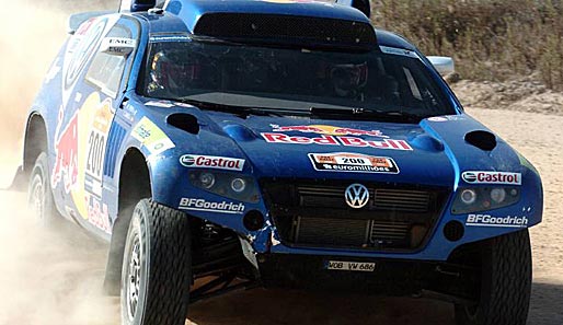 In ihrem VW Touareg wollen Carlos Sainz und Michel Perin die Rallye Dakar aufmischen