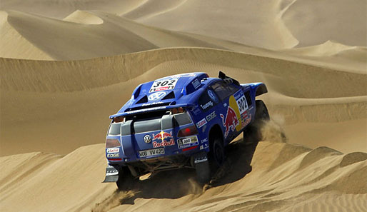 Nasser Al-Attiyah ist weiter auf der Erfolgsspur für VW bei der Rallye Dakar