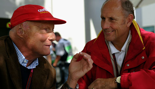 Zwei Motorsport-Experten unter sich: Niki Lauda (l.) im Gespräch mit Hans-Joachim Stuck