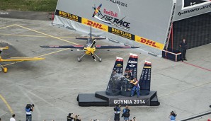 Die drei Piloten Hall, Lamb und Arch feiern auf dem Podium in Gdynia ihren Erfolg