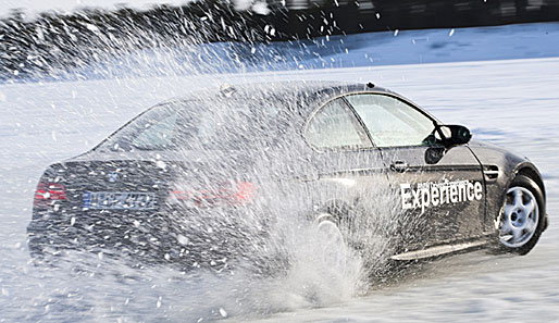 Im wilden Drift über den Eissee: Das ist die BMW Driving Experience in Schweden