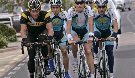 Lance Armstrong hat für Erste die Führung im Astana-Team übernommen.