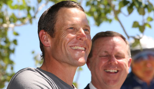 Lance Armstrong (l.) wird in Australien bewacht wie ein Staatsgast