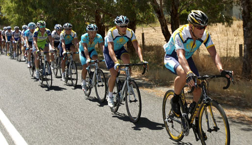 Schon wieder vorne dabei: Lance Armstrong (r.) bei der Tour Down Under