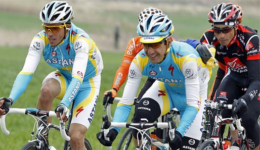 Alberto Contador (l.) war schon beim Zeitfahren eine Klasse für sich
