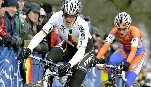 Hanka Kupfernagel (l.) wurde bei den Radcross-Weltmeisterschaften nurl Vierte