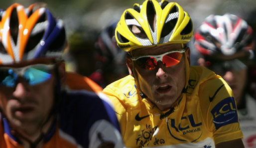 Rasmussen (r.), hier im Gelben, gewann bei der Tour de France 2005 und 2006 das Berg-Trikot