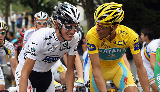 Contador (r.) steht unter Dopingverdacht, jetzt verteidigt ihn der spanische Regierungschef