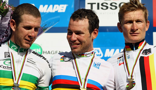 Mark Cavendish (M.) ist neuer Weltmeister! Sprintrivale Andre Greipel (r.) holte die Bronzemedaille