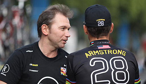 Lance Armstrong (r.) mit seinem früheren Mentor Johan Bruyneel (l.)