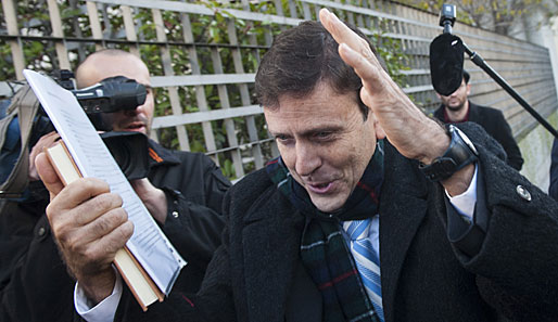 Dopingarzt Eufemiano Fuentes bei seiner Ankunft am Gerichtsgebäude in Madrid