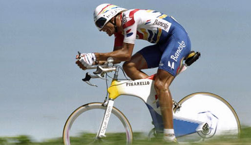 Miguel Indurain bei der Tour de France 1996 - der Spanier gerät unter Doping-Verdacht