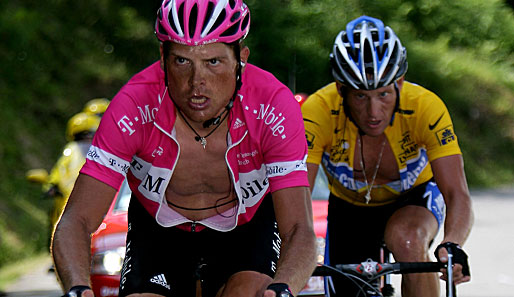 Jan Ullrich, hier verfolgt von Lance Armstrong, hat nun auch sein Doping-Geständnis abgelegt