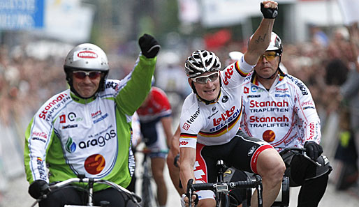 Andre Greipel (M.) konnte bei der Tour de France vier Etappensiege erringen