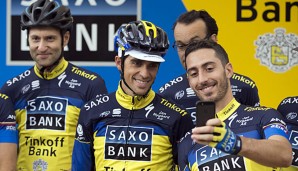 Auch nächste Saison wird Alberto Contador im Team Saxo Bank fahren können