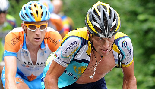 Lance Armstrong (r.) verlor heute 2:18 Minuten auf Etappensieger Fränk Schleck