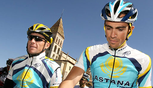 Lance Armstong (l.) und Alberto Contador kämpfen um die Führungspositon bei Astana