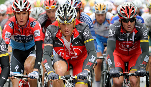 Als Kapitän im eigenen Team RadioShack geht Lance Armstrong (M.) in seine 13. Tour de France