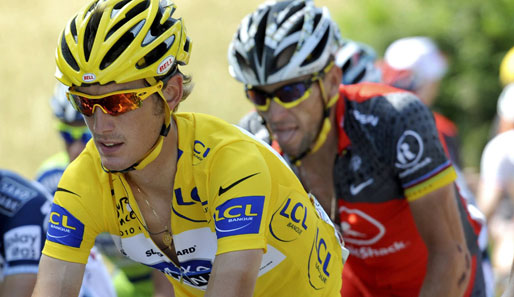 Andy Schleck (l.) hat Lance Armstrong bei der Tour de France den Rang abgelaufen