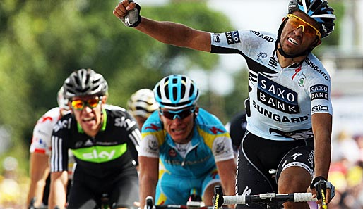 Zu früh gefreut: Alberto Contador wird an der Mur-de-Bretagne von Cadel Evans geschlagen