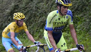 Vincenzo Nibali (l.) hängt am Hinterrad von Alberto Contador - das ist der Plan