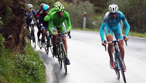 Vincenzo Nibali (r.) gewann die zweite Etappe und eroberte das Gelbe Trikot