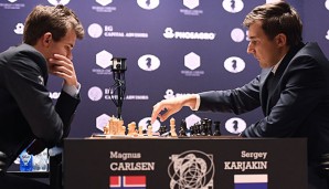 Sergei Karjakin konnte den ersten Sieg gegen Magnus Carlsen einfahren