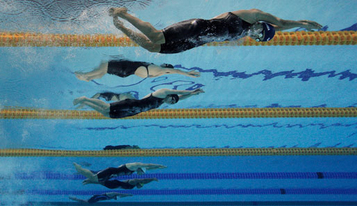 Ein 14-jähriges Wunderkind aus China schwimmt bei den Asian Games Jahres-Weltbestzeit