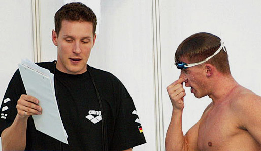 Kurzbahn-EM 2003: Thomas Rupprath mit seinem Trainer Henning Lambertz (l.)