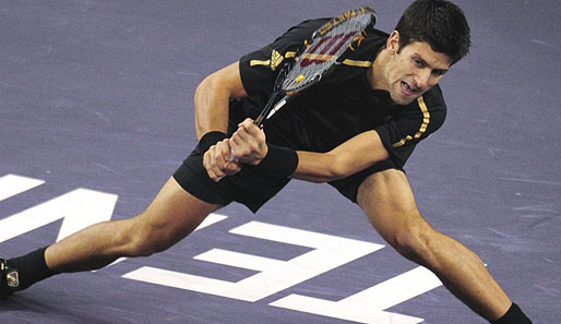 Mit einem Kraftakt ist Novak Djokovic ins Finale des Masters-Cup eingezogen