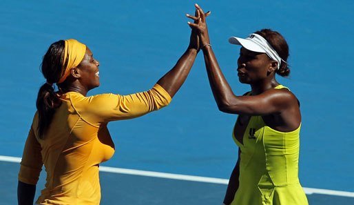Serena (l.) und Venus Williams waren in der Doppel-Konkurrenz an Nummer zwei gesetzt