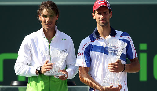 Noch führt Rafael Nadal (l.) im direkten Duell mit Novak Djokovic (16:9) und in der Weltrangliste