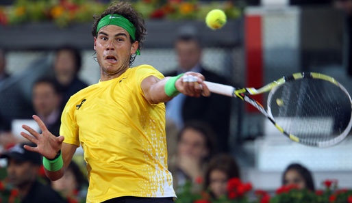 Rafael Nadal hat mit seiner unbändigen Kraft mal wieder seinen alten Rivalen Roger Federer besiegt