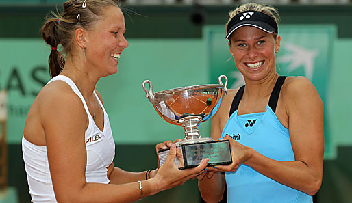 Lucie Hradecka (l.) und Andrea Hlavackova holen sich den Titel im Damen-Doppel