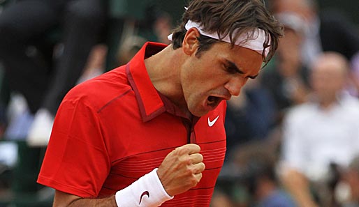 Roger Federer hat die Siegesserie von Novak Djokovic beendet und steht im Finale der French Open